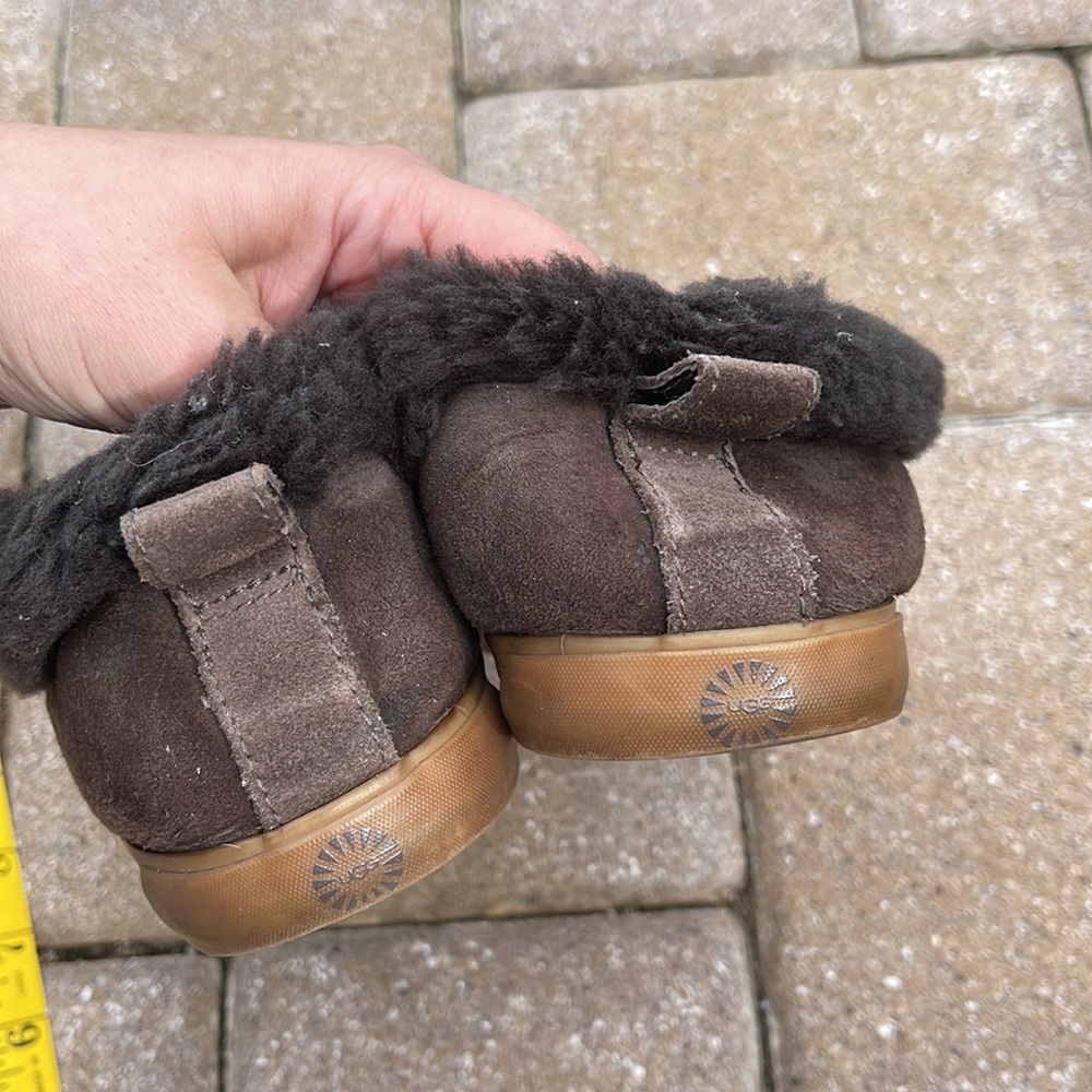 UGGS - Picture 3 of 7